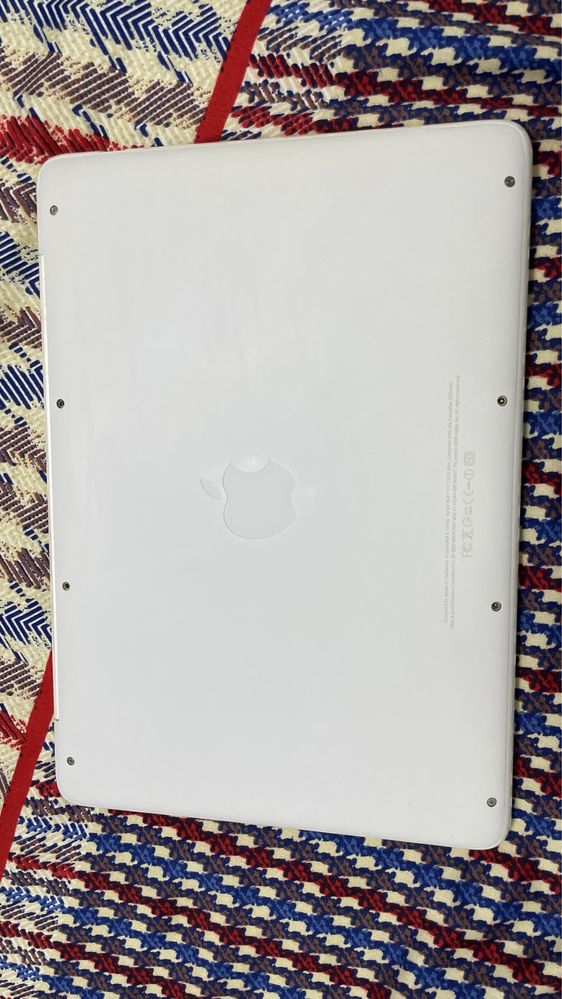 Macbook Mid 2010 (13 inch) cu SSD