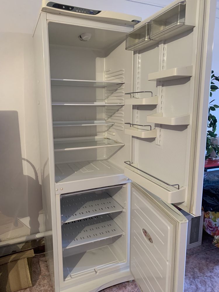 Холодильник Атлант в хорошем состоянии