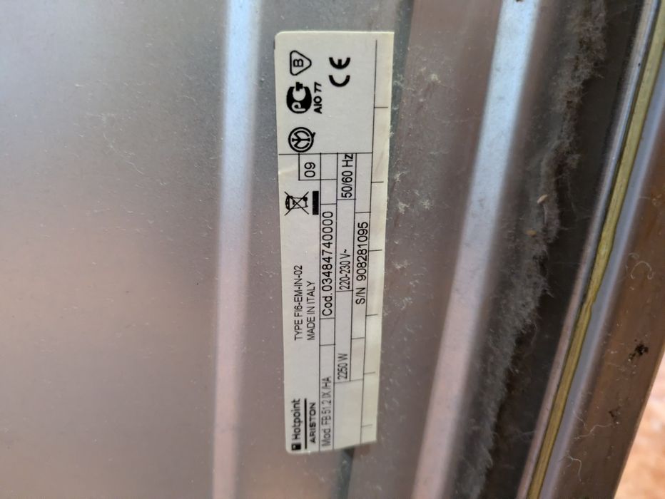 Фурна за вграждане / Hotpoint-Ariston FB 51.1 IX/HA / корозирал корпус