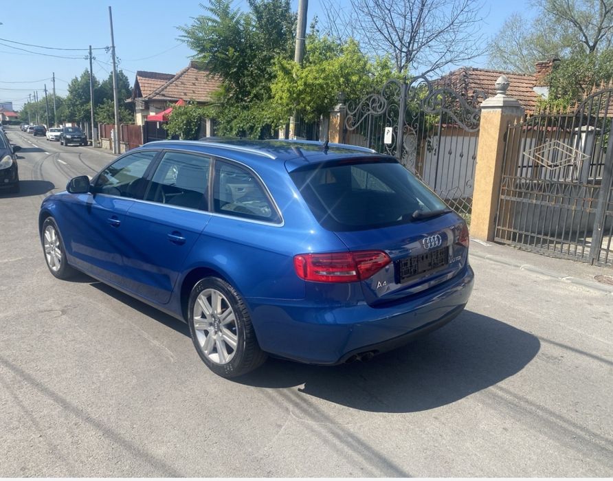 Vând Audi a 4 b 8