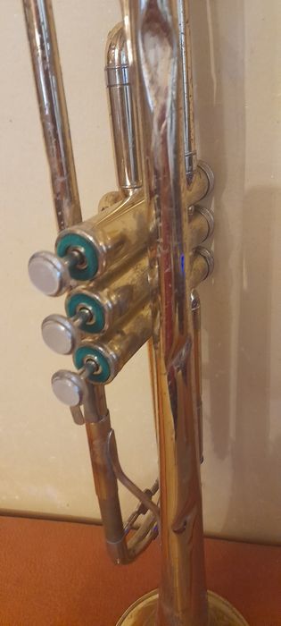 Trompeta model Holton Collegiate, fabricat în Elkhorn, SUA.