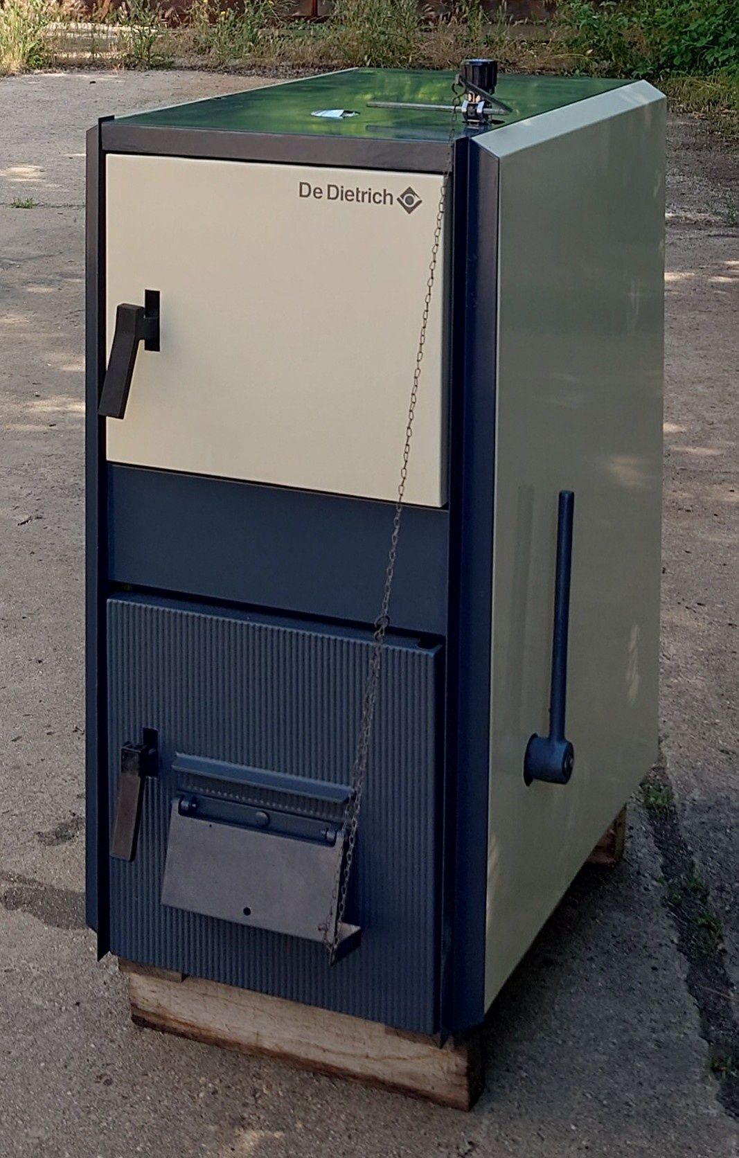 Чугунен котел на твърдо гориво Де Дитрих/ De Dietrich, 40 kW