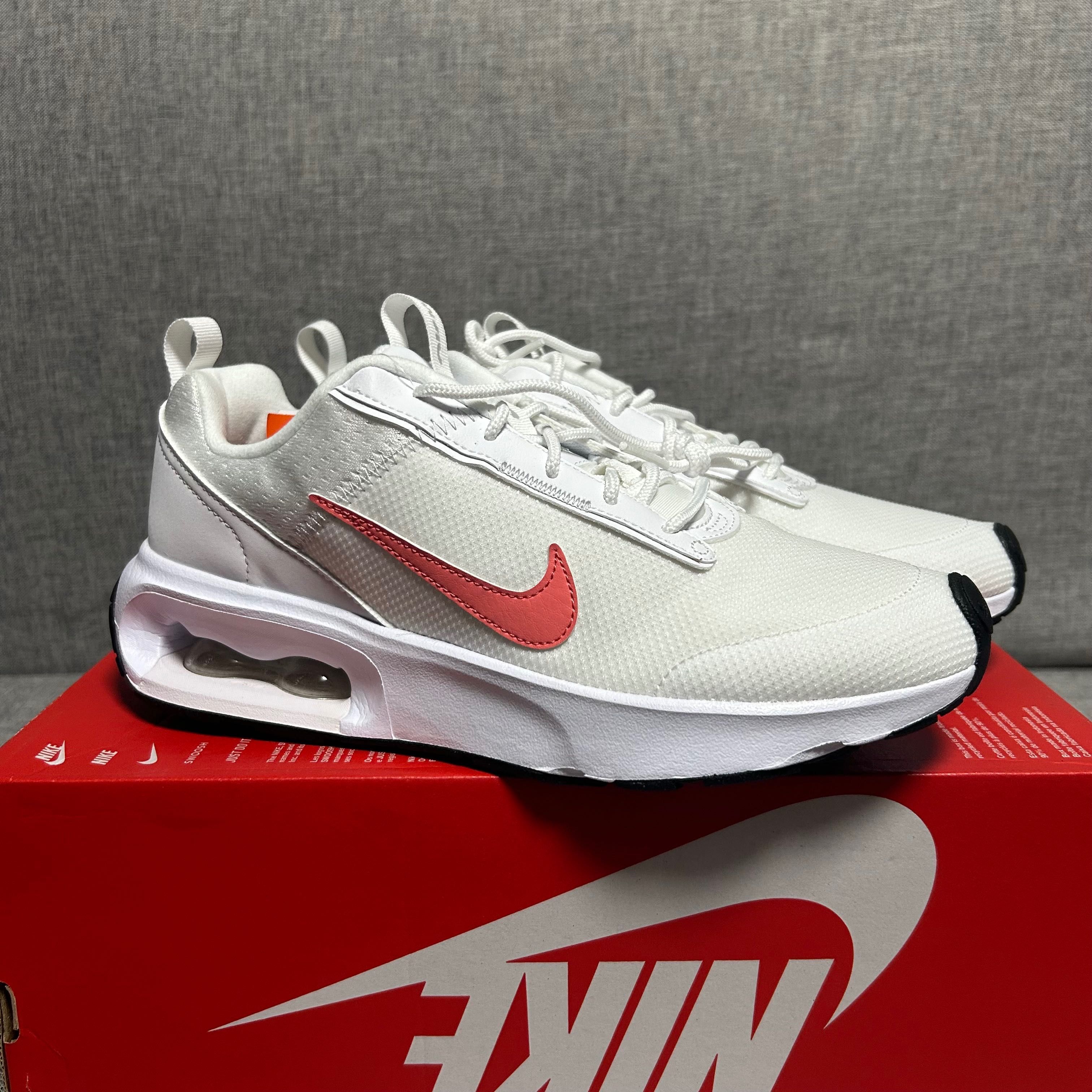 Кроссовки Nike Air max intrl женский  US9, 40.5 размер.
(Оригинал).