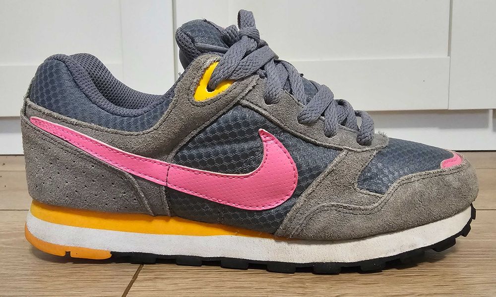 Adidasi Nike Md Runner 2,multicolori mărimea 37,5