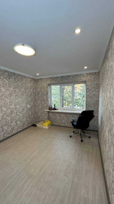 Калениский Дом Радио 1 қаватда 1 хонали квартира сотилади.ID: 1444