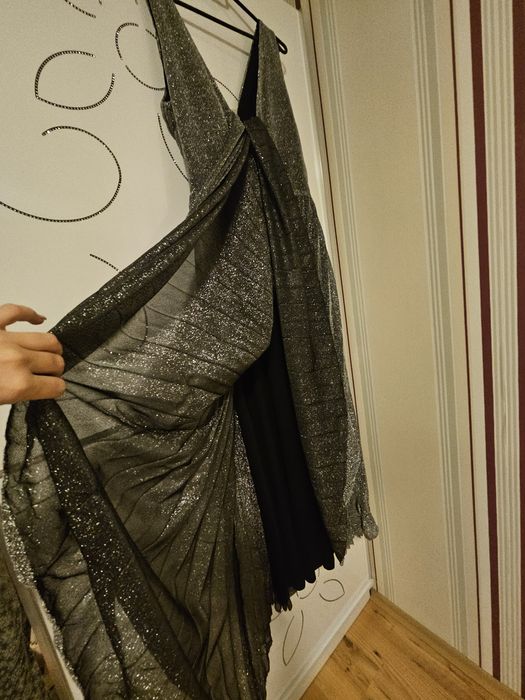 Разкошна, дълга, сребриста рокля