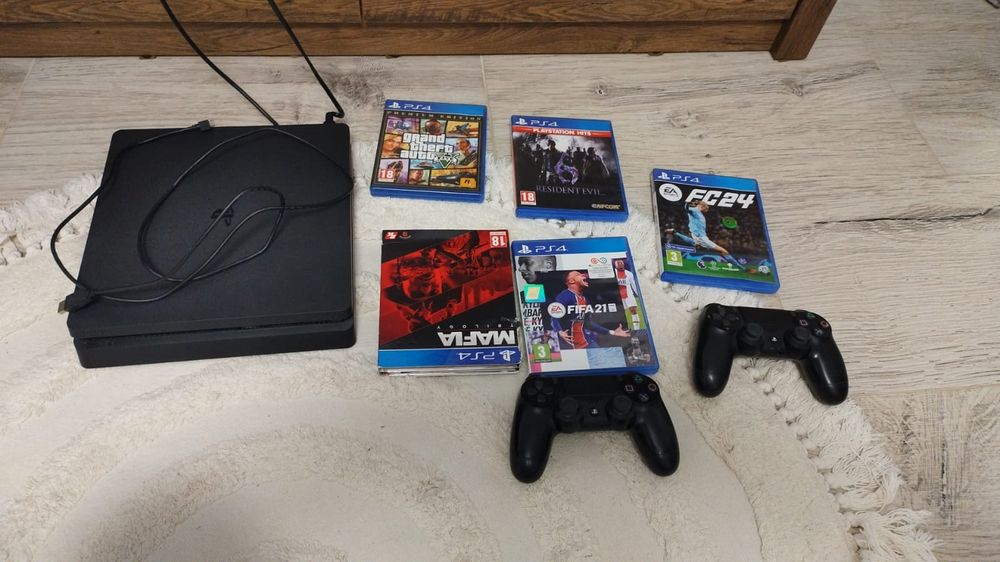 Ps 4 cu 5 jocuri 2 manete