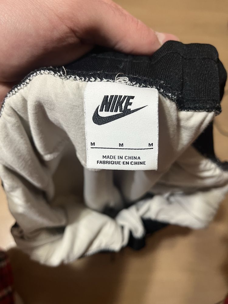 Pantaloni Nike air max marimea M