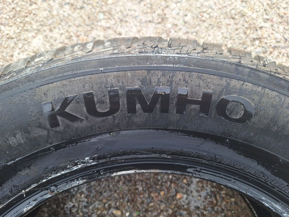 2 Броя Гуми Kumho Solus HA32 265/60 R18 114 V DOT 2322