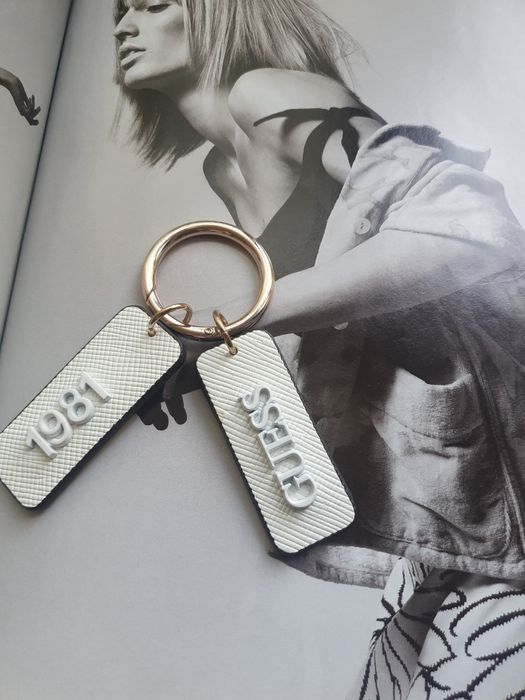 Ключедьржател GUESS