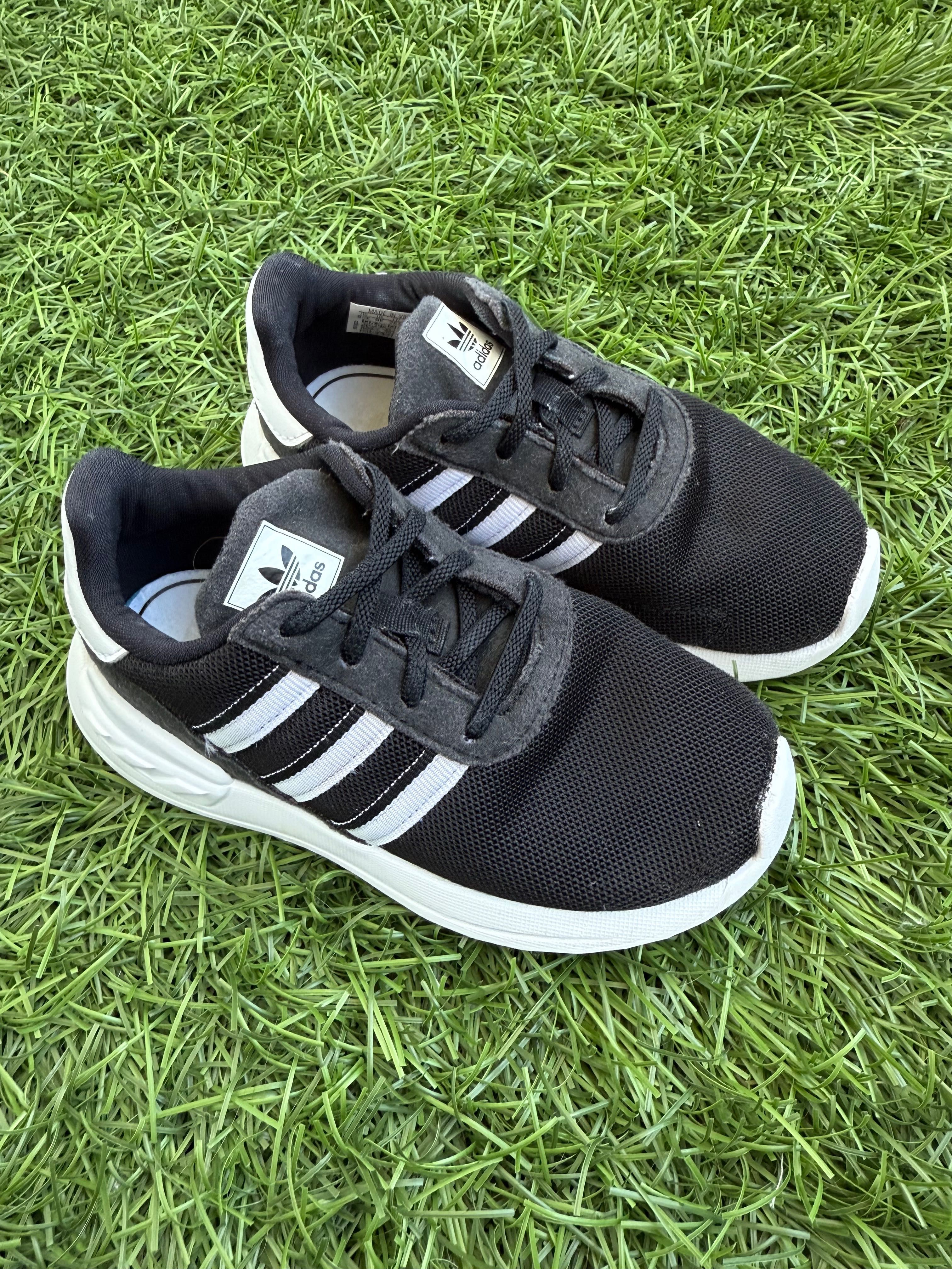 Маратонки Adidas, (адидас) номер 26,5 ( 9к ) момче