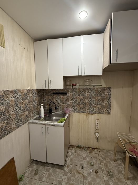 Продается белый глянцевый кухонный гарнитур на кухню