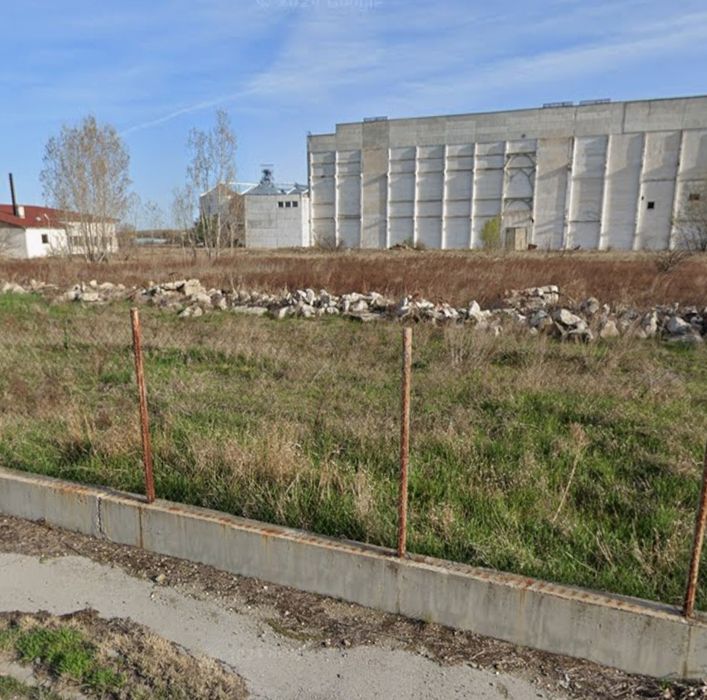 Продавам промишлен парцел