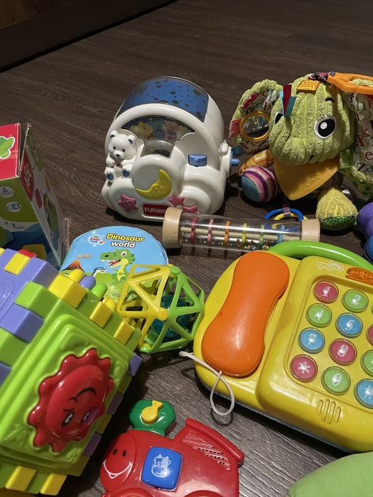 Лот играчки, сортер, пеещи, книжки