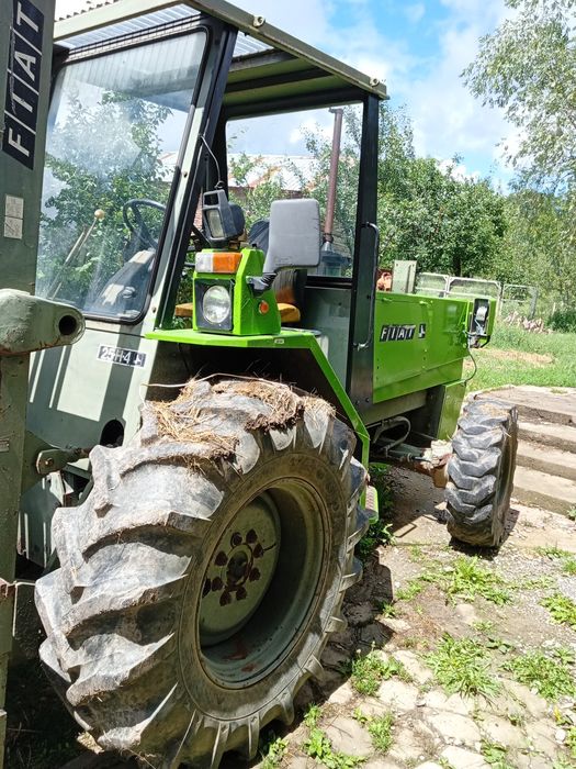 Vând stivuitor 4*4 cu numai 1300 ore de functionare