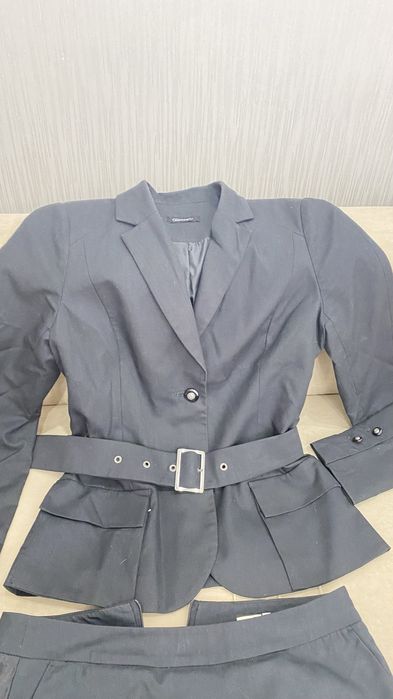 Продам женские офисные крстюмы