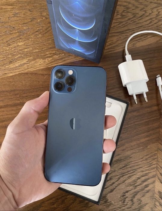 Телефон iPhone 12 Pro