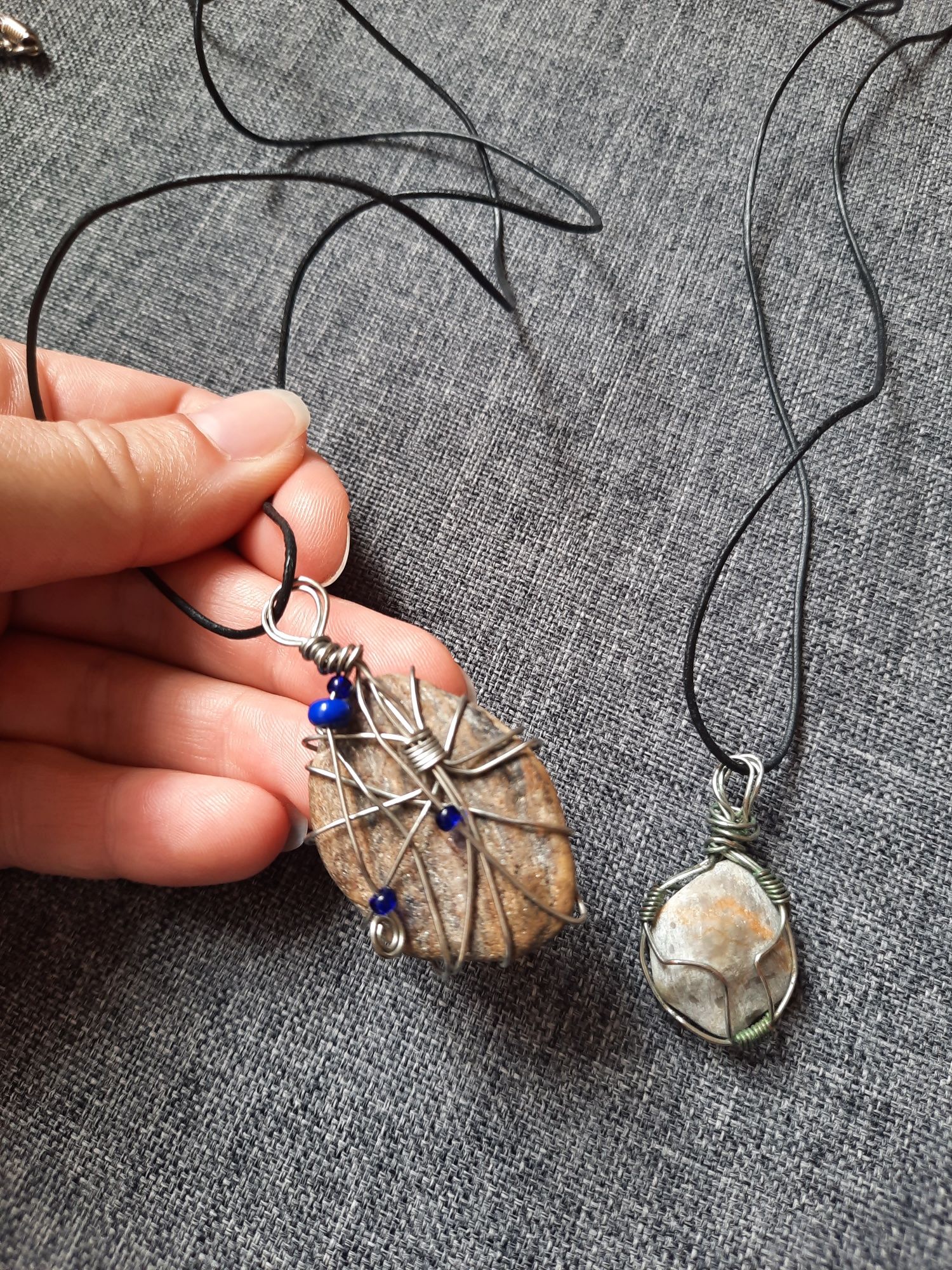 медальон дамски/колие/ръчно изработен/handmade/бижу/камък и метал