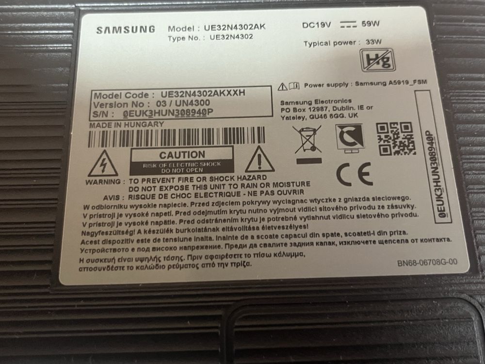 Televizor LED Smart Samsung 80 cm, HD, cu telecomandă originală