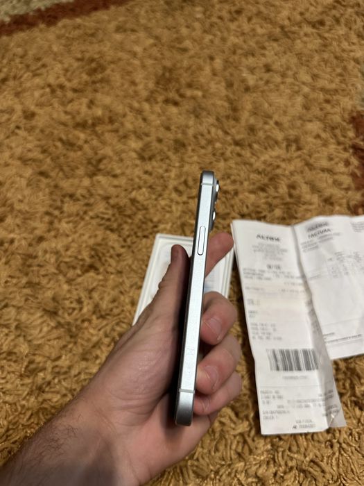 Vand iphone 15 simpul