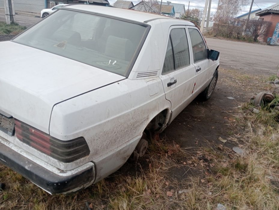 Продам Мерседес 190 по запчастям