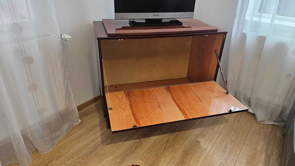 Mobilier: 2 corpuri/comode 1980