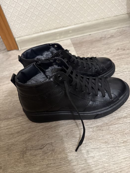 Продается зимний ботинка