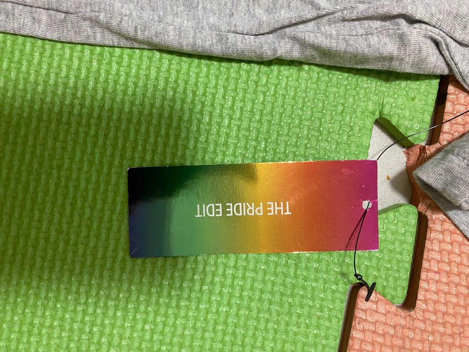 ''Calvin Klein The Pride''оригинална тениска ХS размер