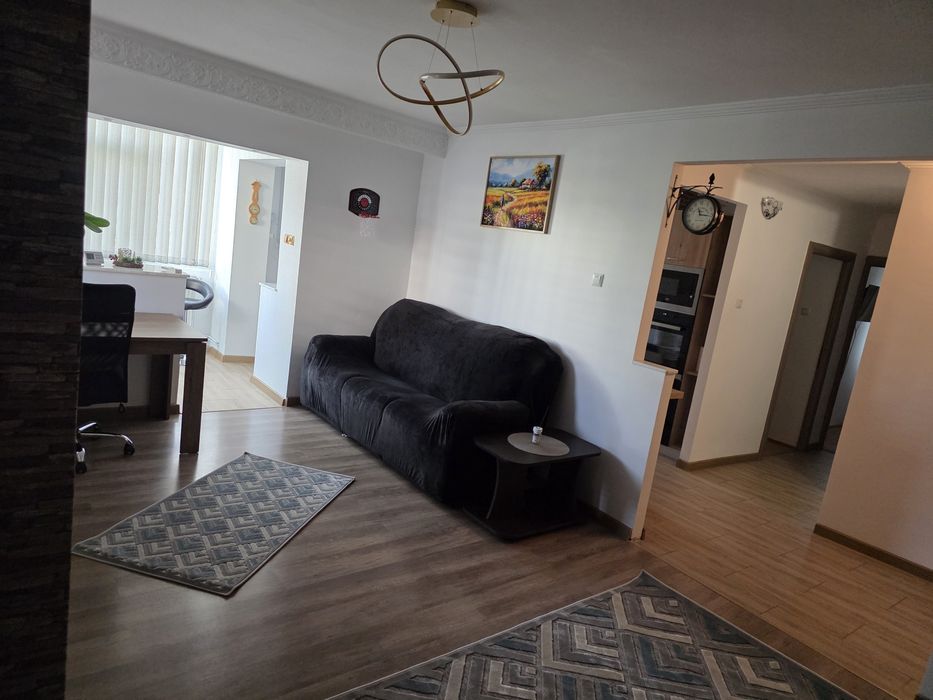 De închiriat apartament 3 camere – Mioveni, Bld. Dacia, zona Rob