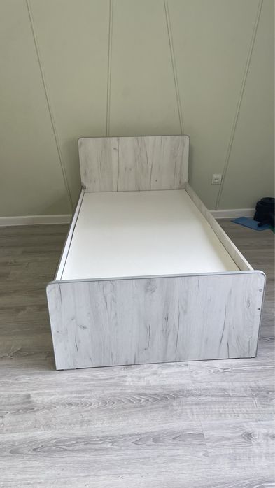 Кровать 180*90 без матраса