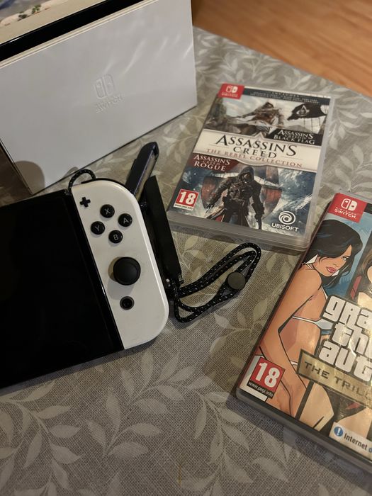 Nintendo switch oled с две игри