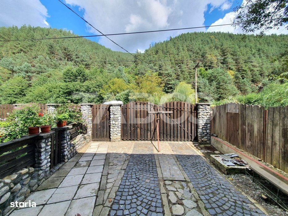 Casa de vanzare cu 6 camere in drumul spre Paltinis bonus inca o casa