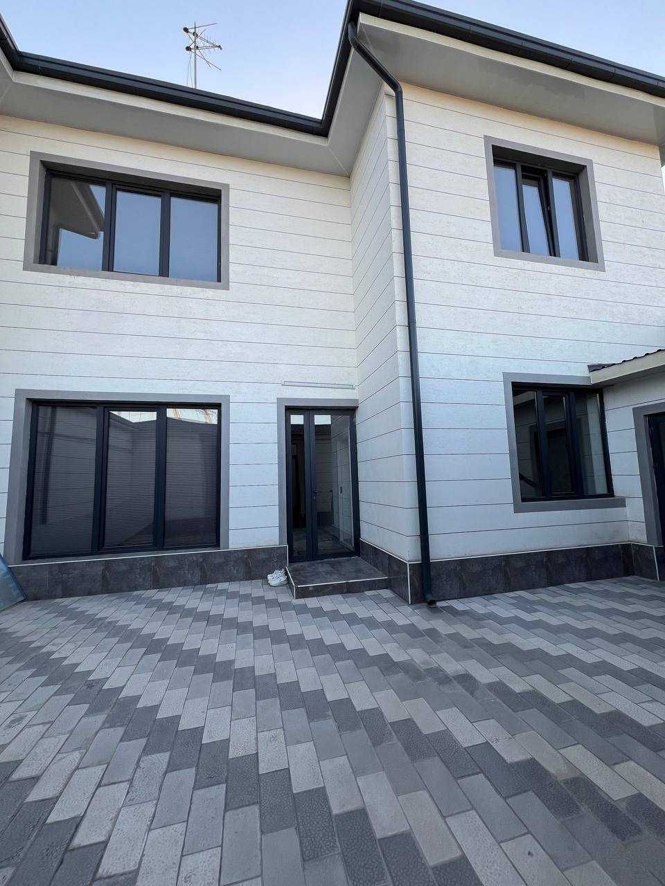 Kottej  uy sotiladi.