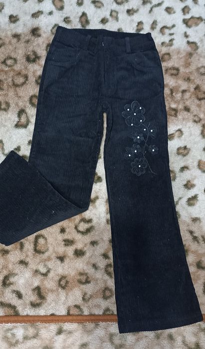 Продам джинсы -брюки на девочку новые