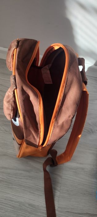 Детска пластмасова масичка и раничка за градина