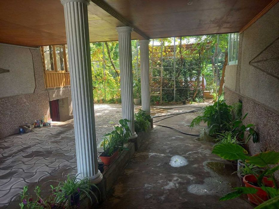 Uy sotiladi 6 sotix, 8 xona Beruniy mahallasi