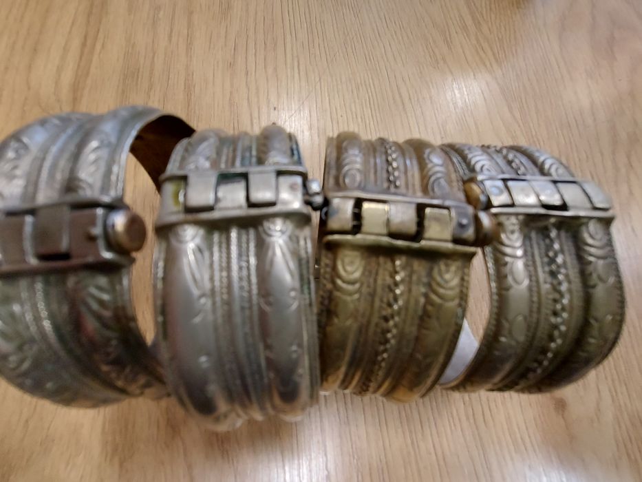 5  броя стари  възрожденски гривни