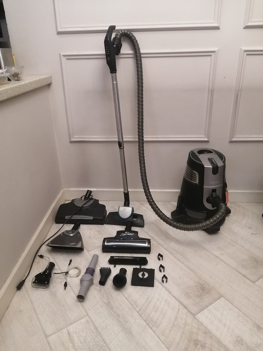 Продаю пылесос Roboclean Splus черно - серебристый.