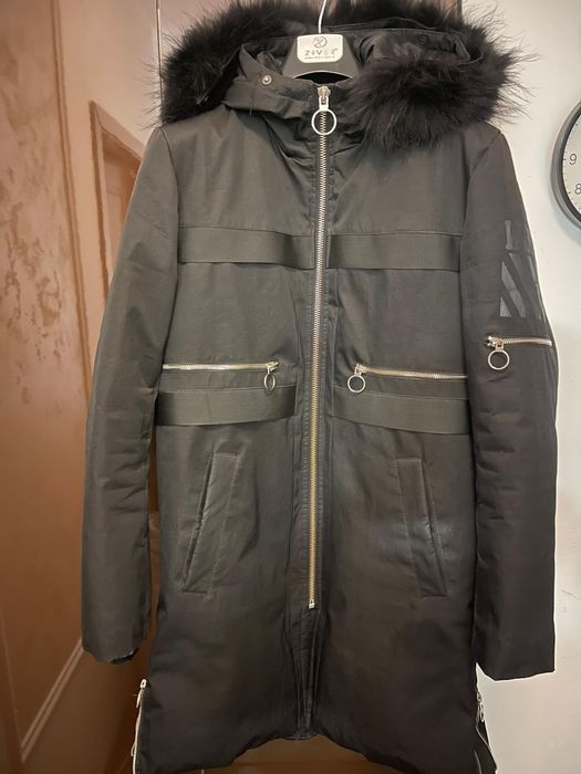 Vând geaca off white