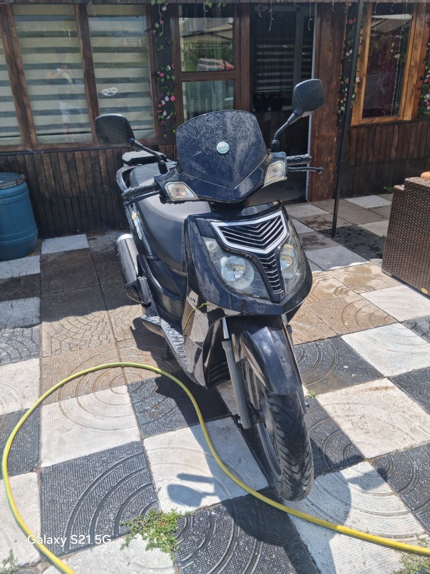 Скутер Beneli 150