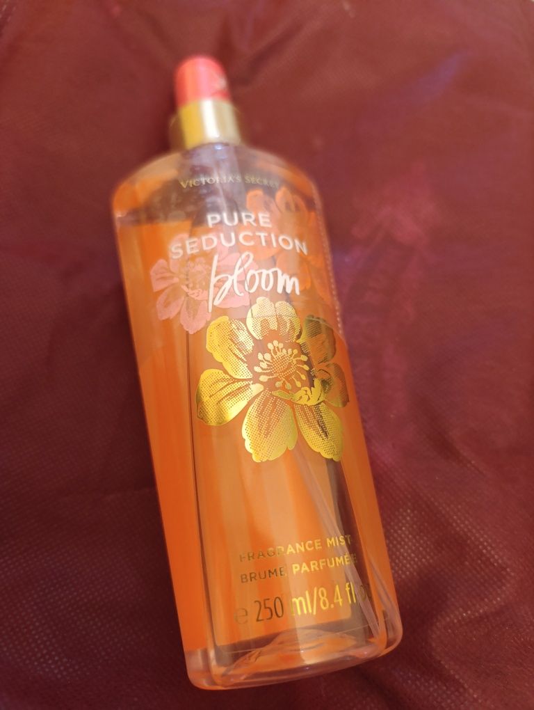 Парфюмированный спрей для тела Victoria's Secret Pure Seduction Bloom.