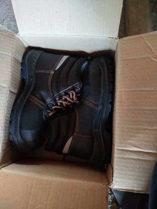 Срочно рабочи обувь три пары 41 размер