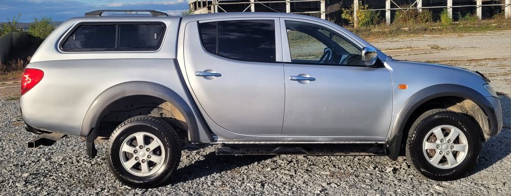 Mitsubishi L200 cu hardtop