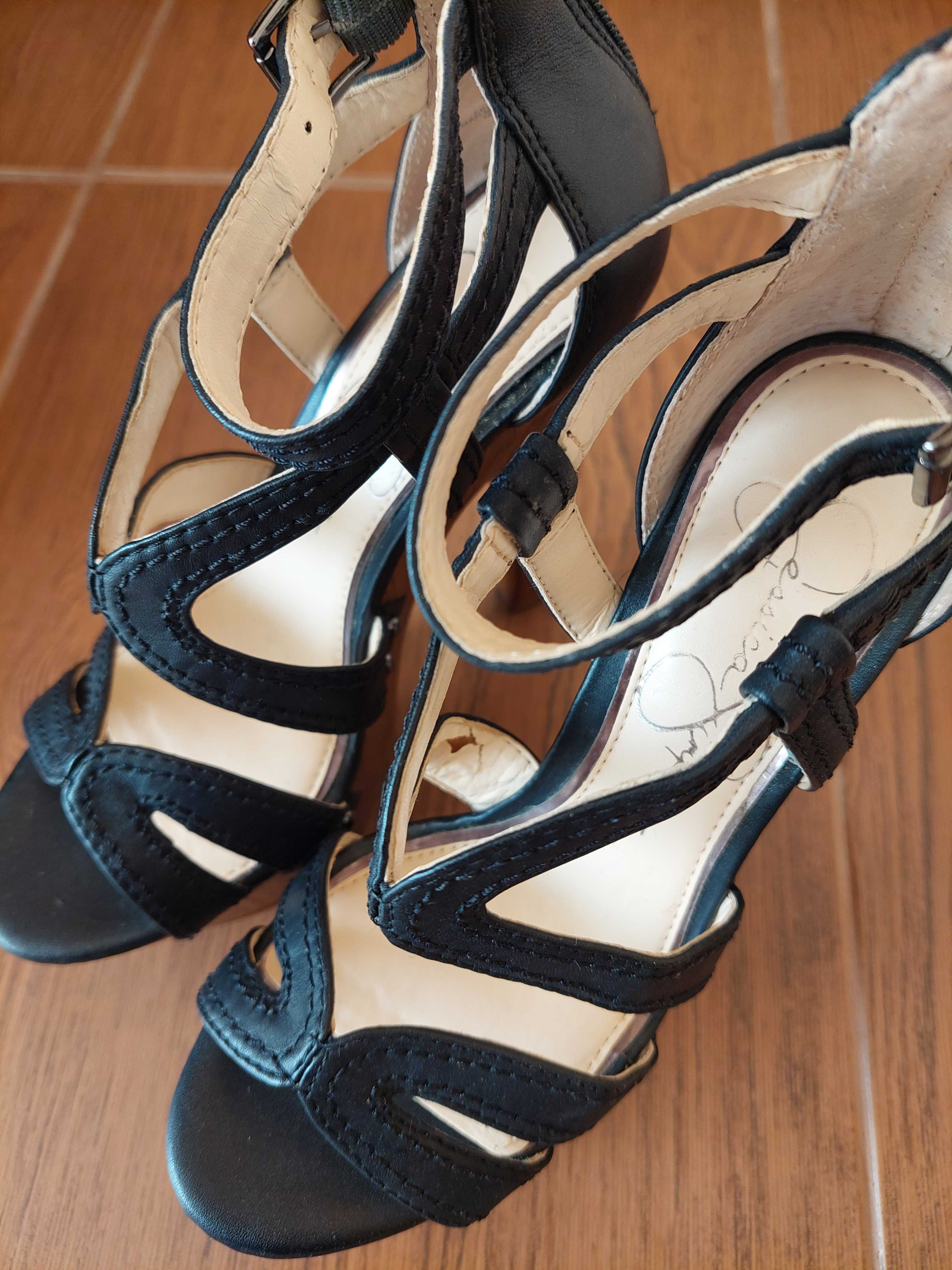 Дамски обувки Jessica Simpson и GUESS