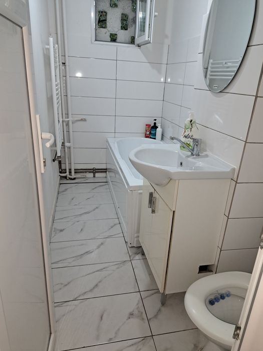 Închiriez apartament cu 3 camere