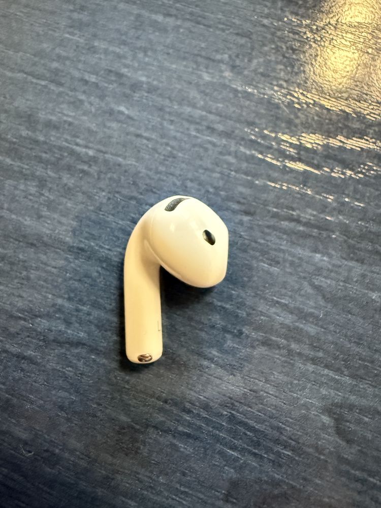 AirPods 2nd gen (лява)