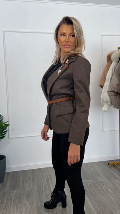 Sacou dama matimea S-M delaliu rever, curea in talie, o piesa trandy