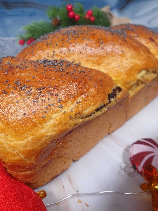 Cozonac de casa cu fistic , nuca sau de post