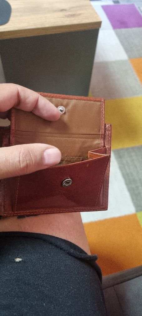 Продавам ново кожено протмоне