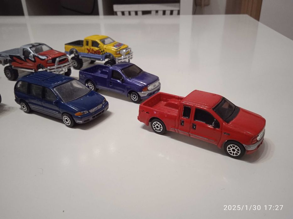 Метални колички 7 бр., Ford F series, Windstar. на Realtoy, 1:61- 1:64